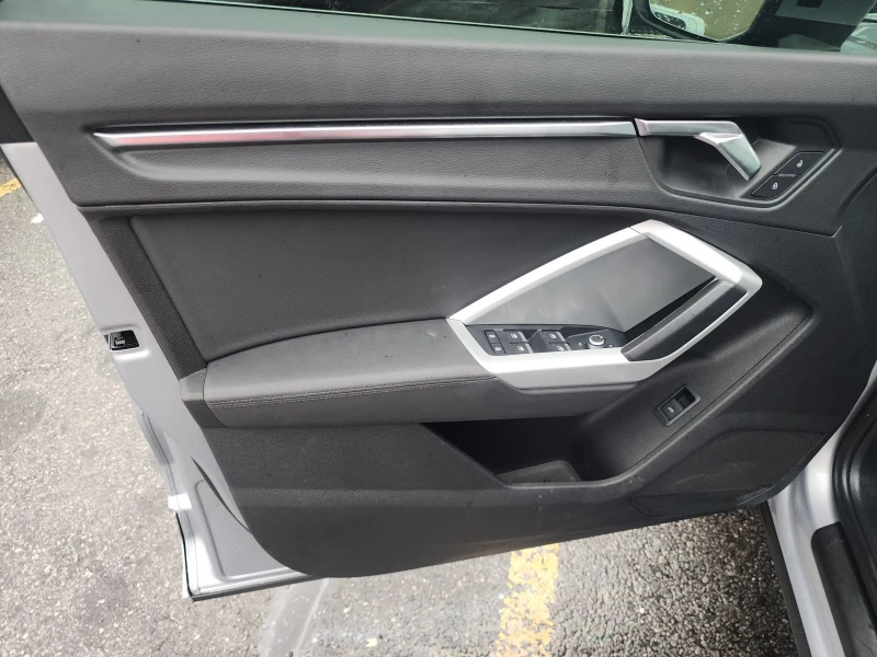 Audi Q3 2.0T Premium, снимка 10 - Автомобили и джипове - 53230061