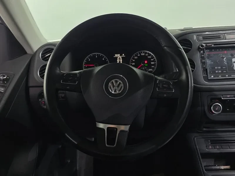 VW Tiguan 2.0 TDI, снимка 13 - Автомобили и джипове - 54302819