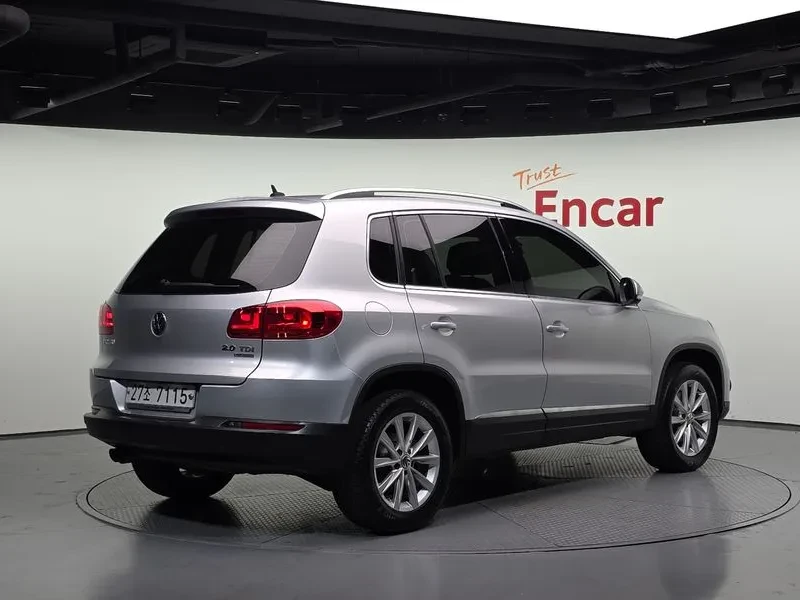 VW Tiguan 2.0 TDI, снимка 2 - Автомобили и джипове - 54302819