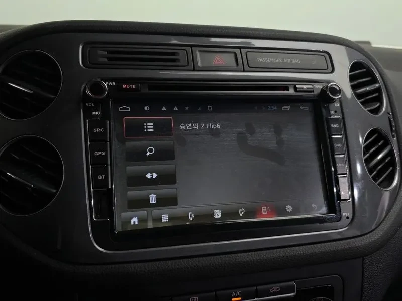 VW Tiguan 2.0 TDI, снимка 16 - Автомобили и джипове - 54302819