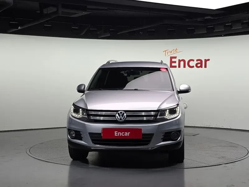 VW Tiguan 2.0 TDI, снимка 3 - Автомобили и джипове - 54302819
