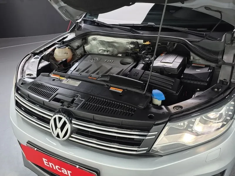 VW Tiguan 2.0 TDI, снимка 6 - Автомобили и джипове - 54302819