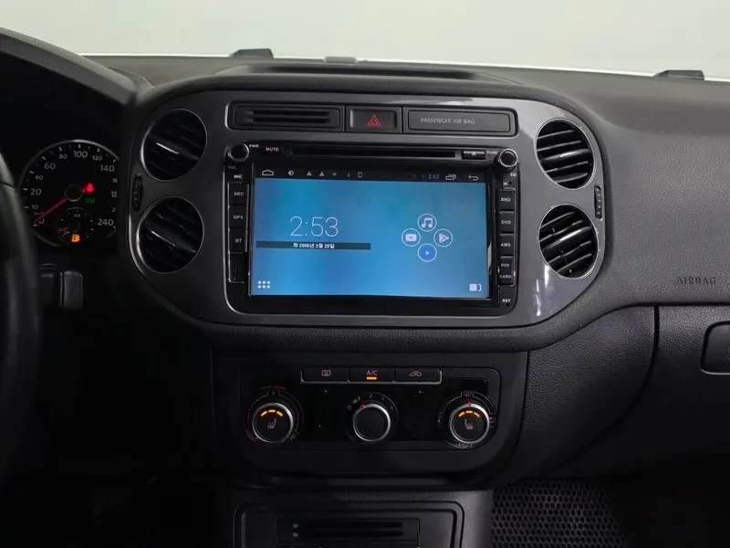 VW Tiguan 2.0 TDI, снимка 14 - Автомобили и джипове - 54302819