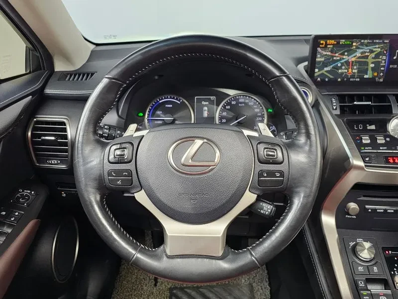 Lexus NX 300Supreme, снимка 13 - Автомобили и джипове - 56271040