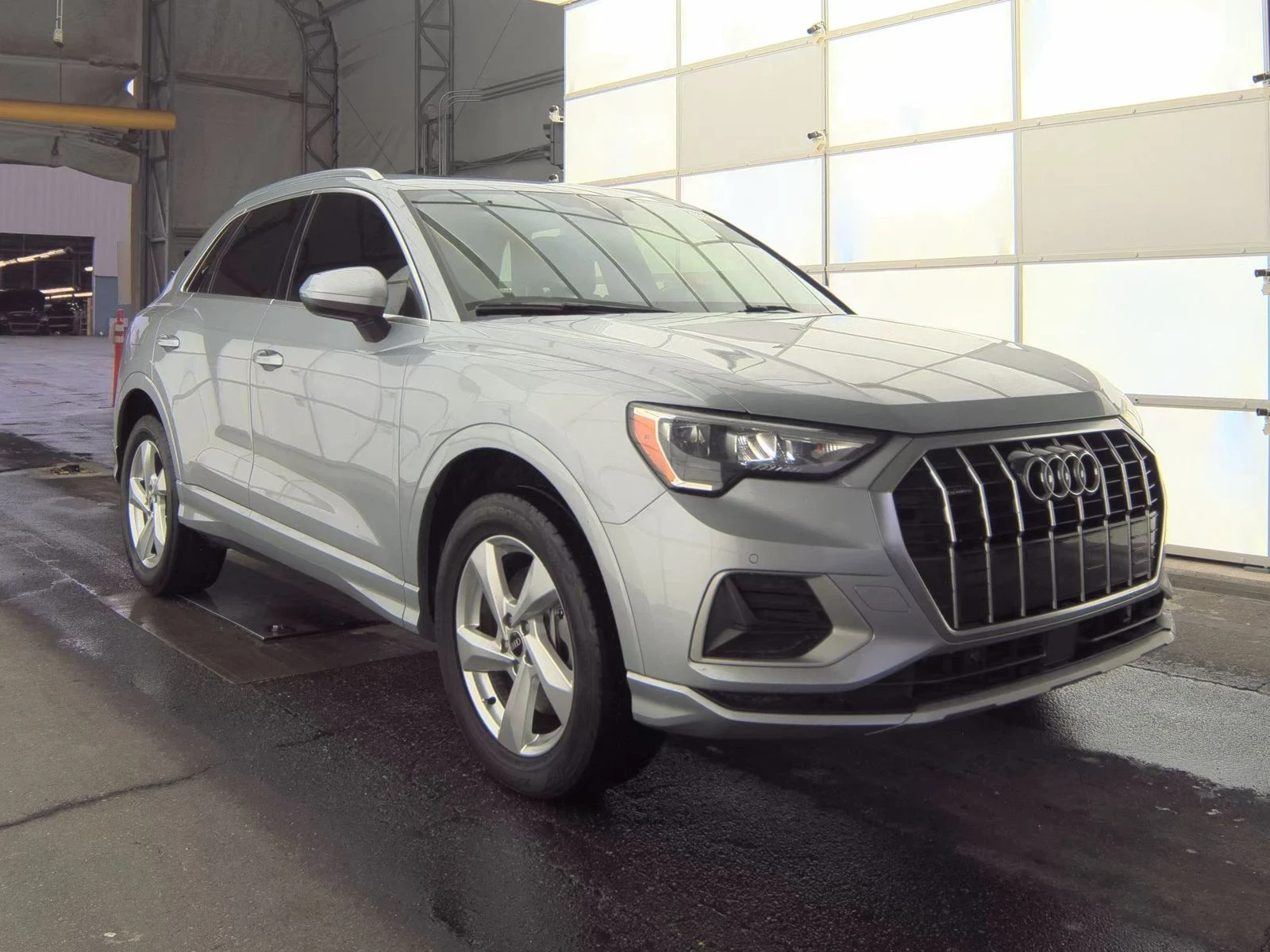 Audi Q3 2.0T Premium - изображение 3