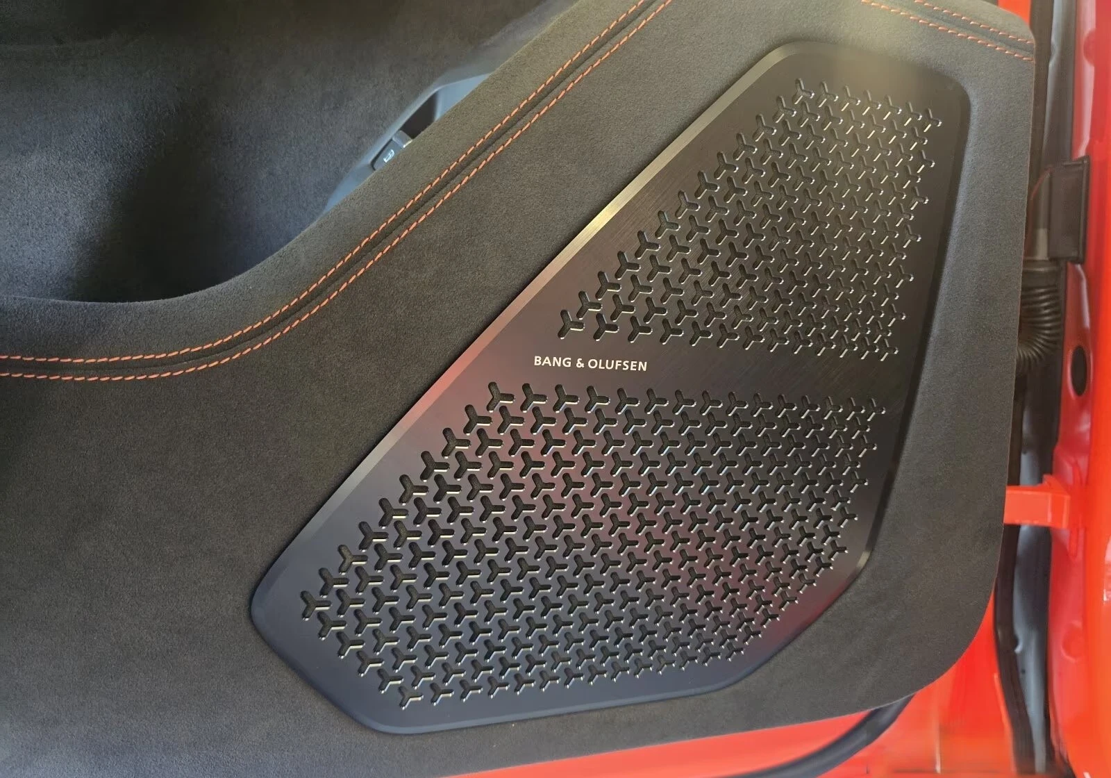 Lamborghini Urus SE / CARBON-CERAMIC / B&O / HEAD-UP/ NIGHT VISION, снимка 8 - Автомобили и джипове - 54958302
