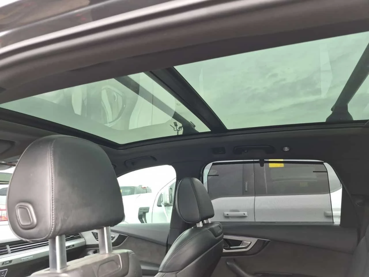 Audi Q7 TECHNIK/CARFAX/ДИСТР/360 КАМЕРА/ПОДГРЕВ/ПАНО/, снимка 12 - Автомобили и джипове - 55004654