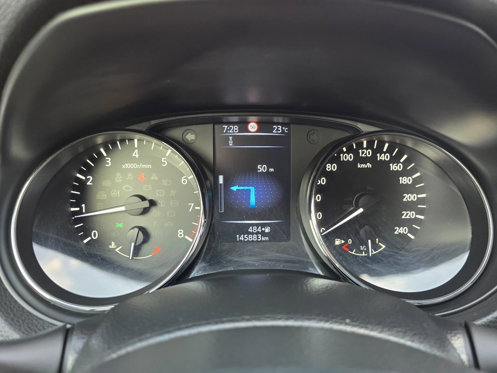 Nissan Qashqai 1.2T КАМЕРА 360* , НАВИ ЛЕД, снимка 12 - Автомобили и джипове - 55566043