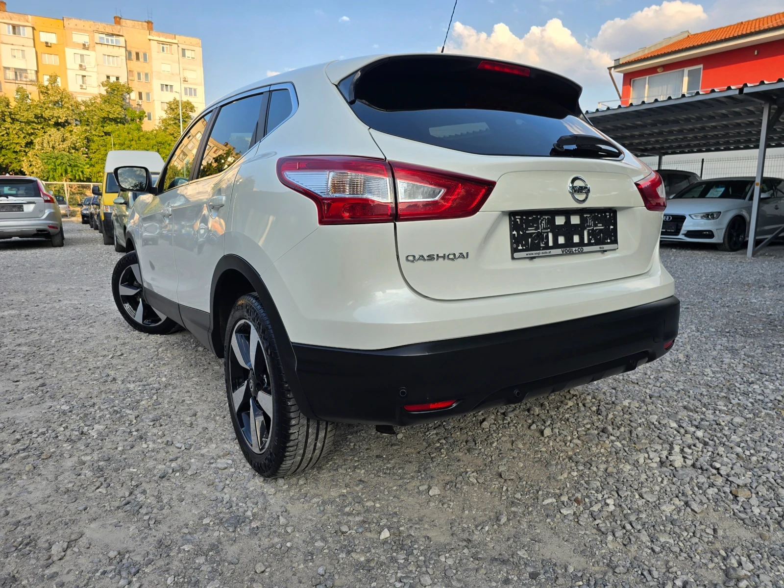 Nissan Qashqai 1.2T КАМЕРА 360* , НАВИ ЛЕД, снимка 4 - Автомобили и джипове - 55566043