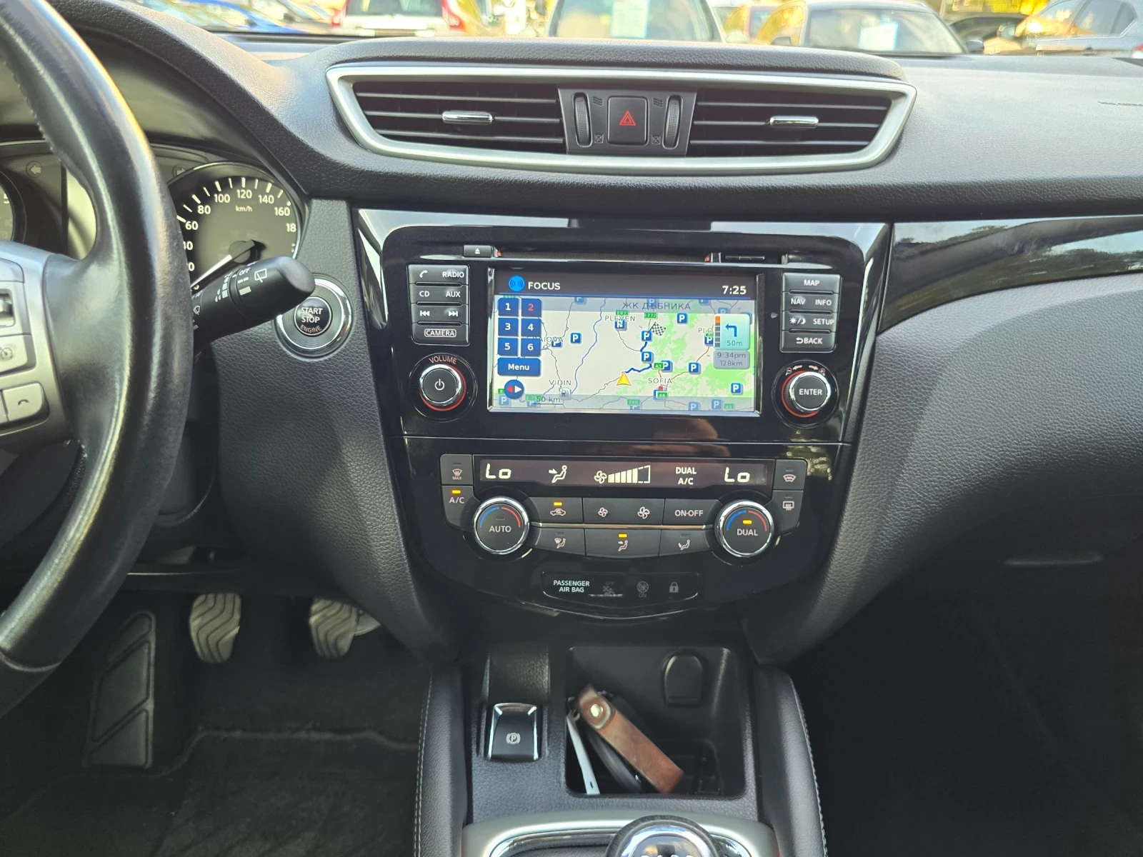 Nissan Qashqai 1.2T КАМЕРА 360* , НАВИ ЛЕД, снимка 9 - Автомобили и джипове - 55566043