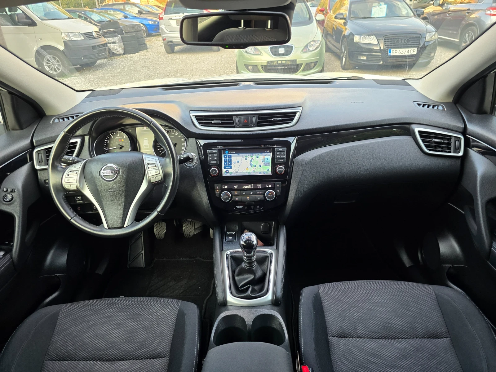 Nissan Qashqai 1.2T КАМЕРА 360* , НАВИ ЛЕД, снимка 8 - Автомобили и джипове - 55566043