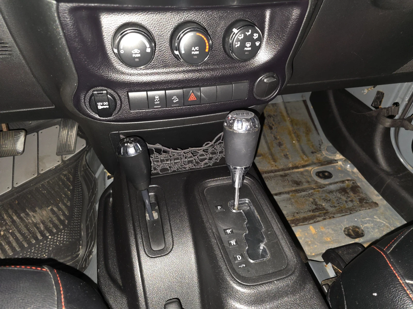 Jeep Wrangler 3.6 v6 автомат, снимка 9 - Автомобили и джипове - 55788436