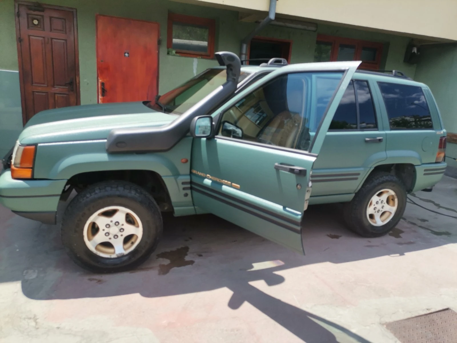 Jeep Cherokee, снимка 7 - Автомобили и джипове - 56012207