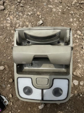 Kia Carens 2015г централен плафон за очила между сенниците , снимка 2