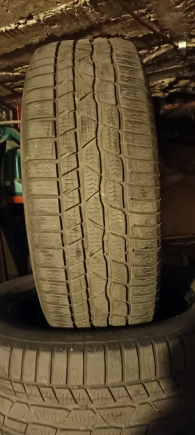 Гуми Зимни 205/60R16, снимка 2 - Гуми и джанти - 49027419