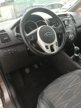 Kia Venga 1.6 16V/Swiss/Premium/6 ск., снимка 8