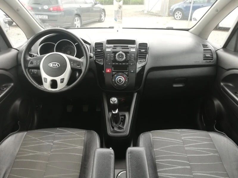 Kia Venga 1.6 16V/Swiss/Premium/6 ск., снимка 15 - Автомобили и джипове - 49459141