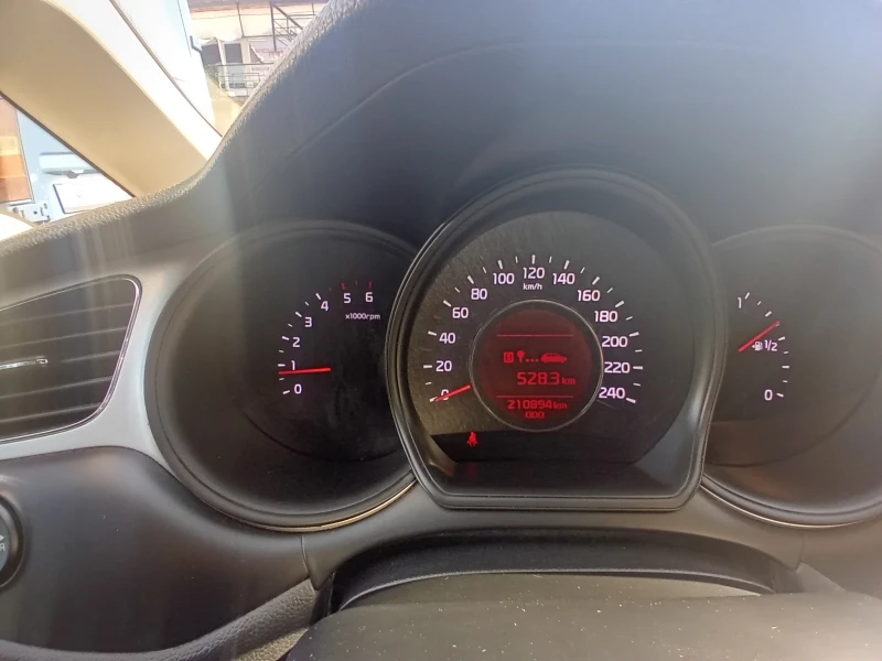 Kia Ceed 1.6 CRDI Euro 5, снимка 9 - Автомобили и джипове - 47632649