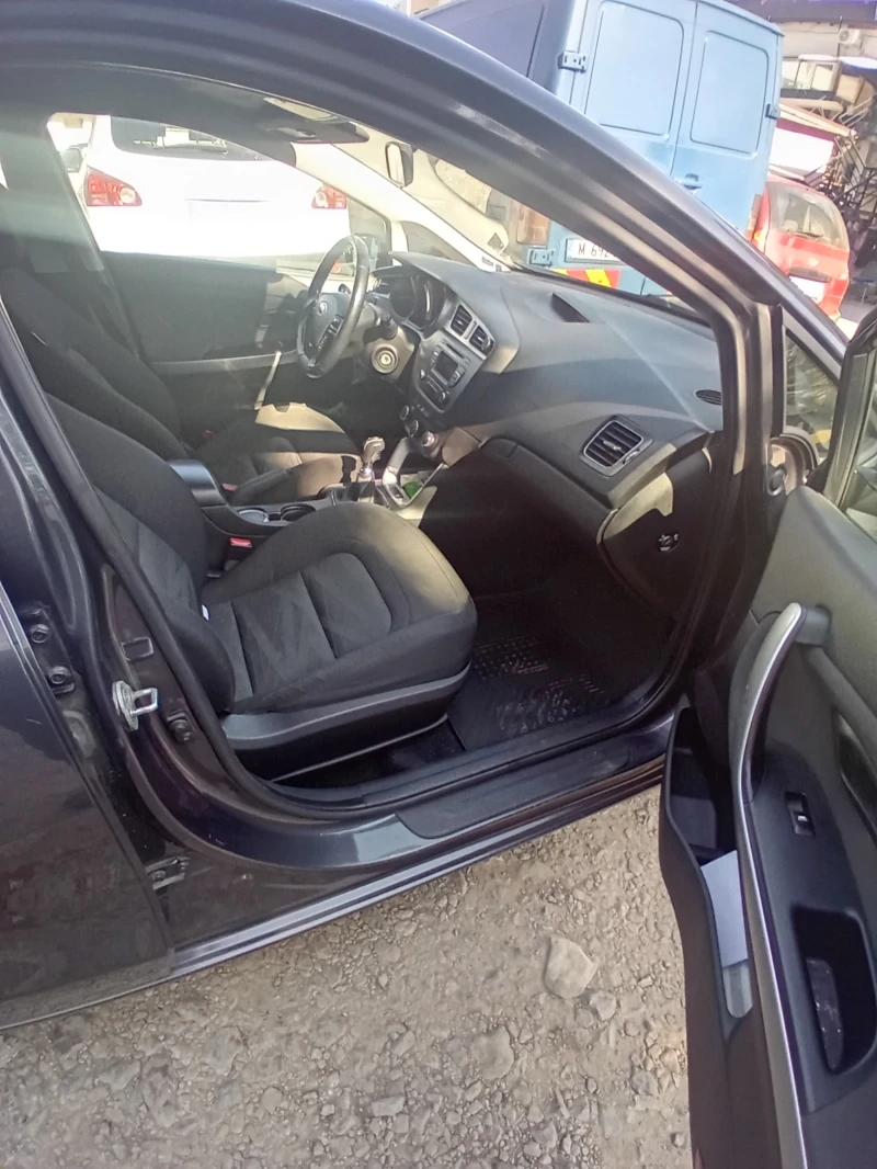 Kia Ceed 1.6 CRDI Euro 5, снимка 6 - Автомобили и джипове - 47632649