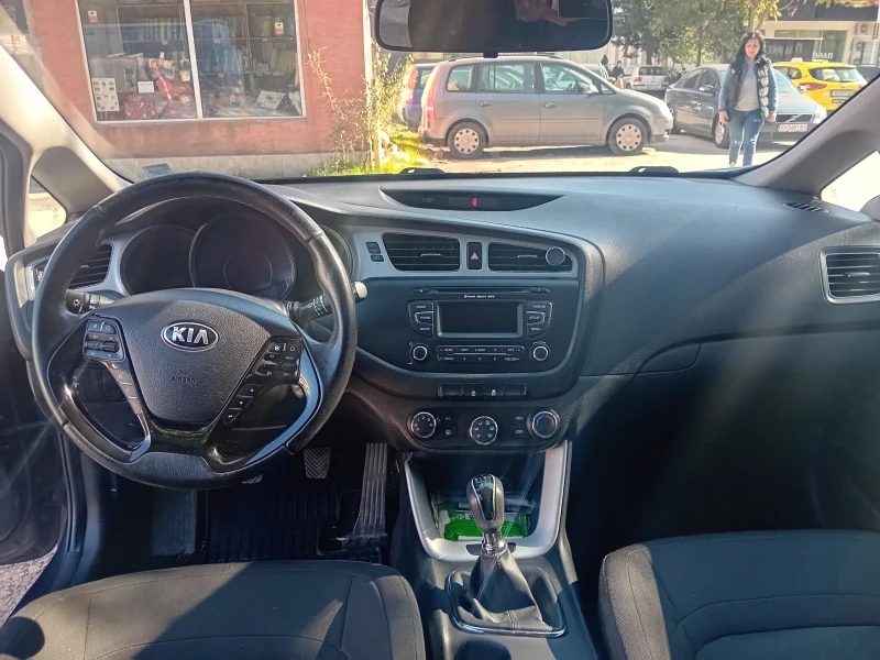 Kia Ceed 1.6 CRDI Euro 5, снимка 8 - Автомобили и джипове - 47632649