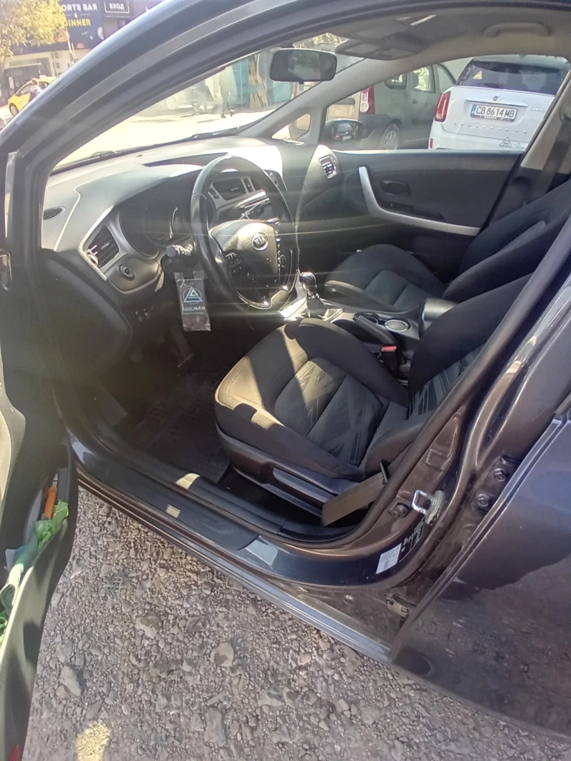 Kia Ceed 1.6 CRDI Euro 5, снимка 7 - Автомобили и джипове - 47632649