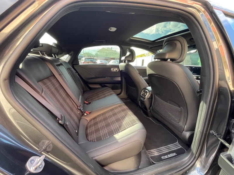 Hyundai Ioniq 6 FIRST EDITION* ГАРАНЦИЯ* AWD* 325H.P.* 77.4KW, снимка 16 - Автомобили и джипове - 52011723