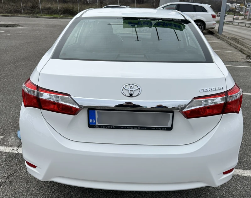 Toyota Corolla 1.6 Седан, снимка 5 - Автомобили и джипове - 52801542
