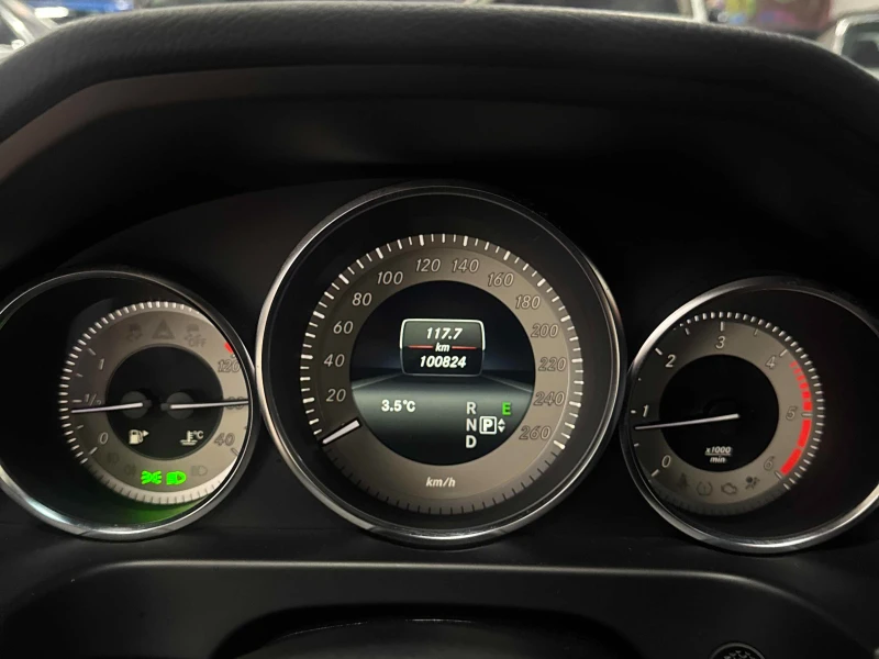 Mercedes-Benz E 250 BlueTEC * * CARFAX * * АВТО КРЕДИТ * * , снимка 9 - Автомобили и джипове - 53114382