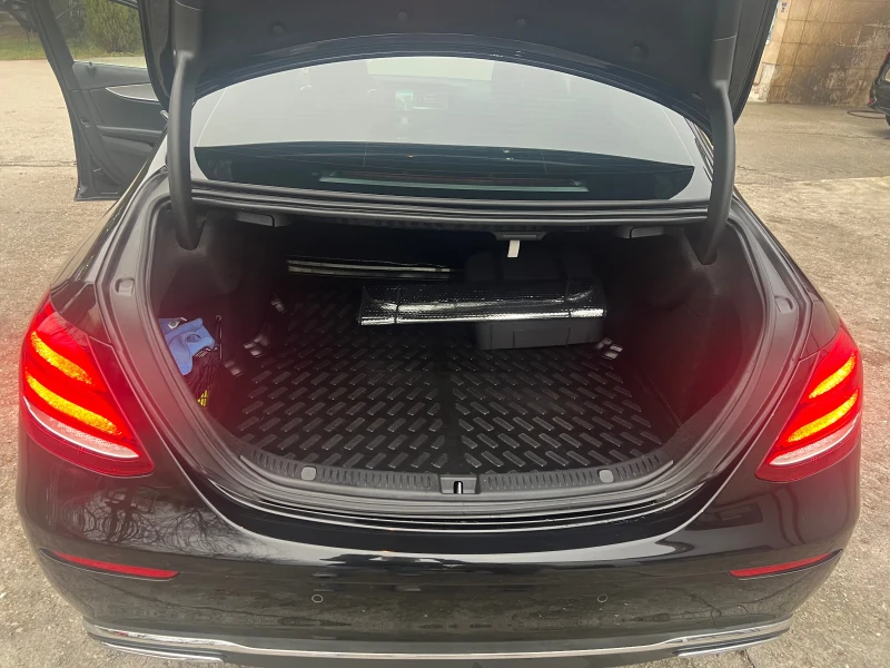 Mercedes-Benz E 220, снимка 11 - Автомобили и джипове - 53579989
