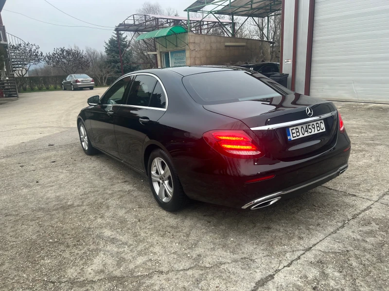 Mercedes-Benz E 220, снимка 4 - Автомобили и джипове - 53579989