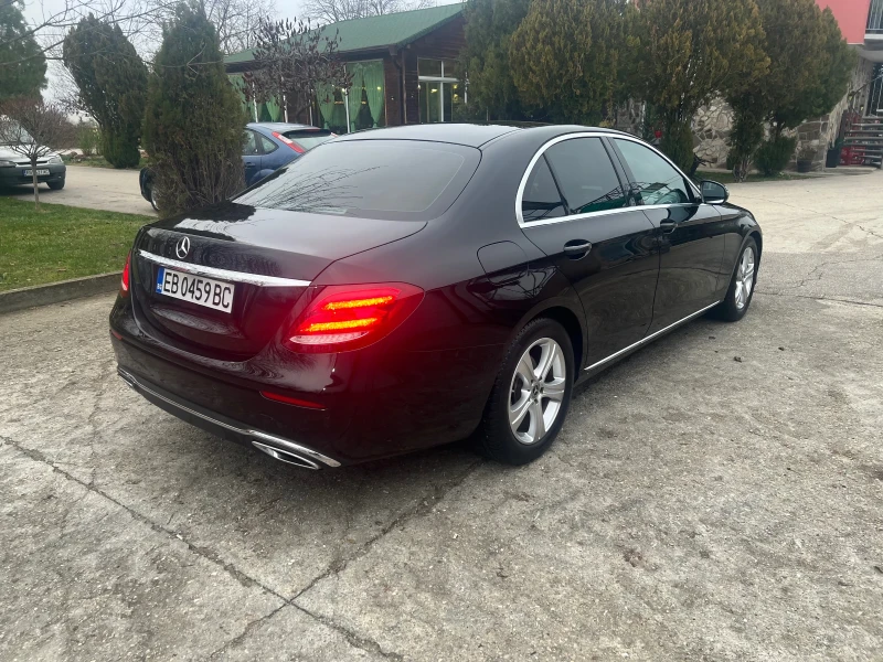 Mercedes-Benz E 220, снимка 5 - Автомобили и джипове - 53579989