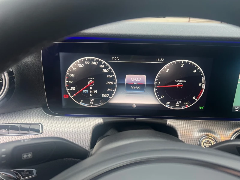 Mercedes-Benz E 220, снимка 8 - Автомобили и джипове - 53579989