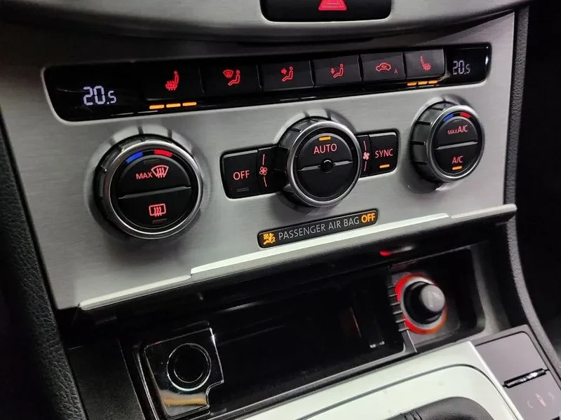 VW CC 2.0 TDI 4Motion, снимка 16 - Автомобили и джипове - 54303475