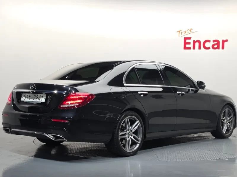 Mercedes-Benz E 300 Amg Line, снимка 2 - Автомобили и джипове - 55137219