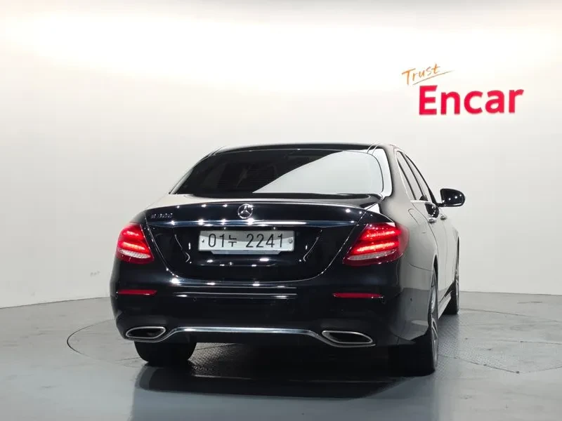 Mercedes-Benz E 300 Amg Line, снимка 4 - Автомобили и джипове - 55137219