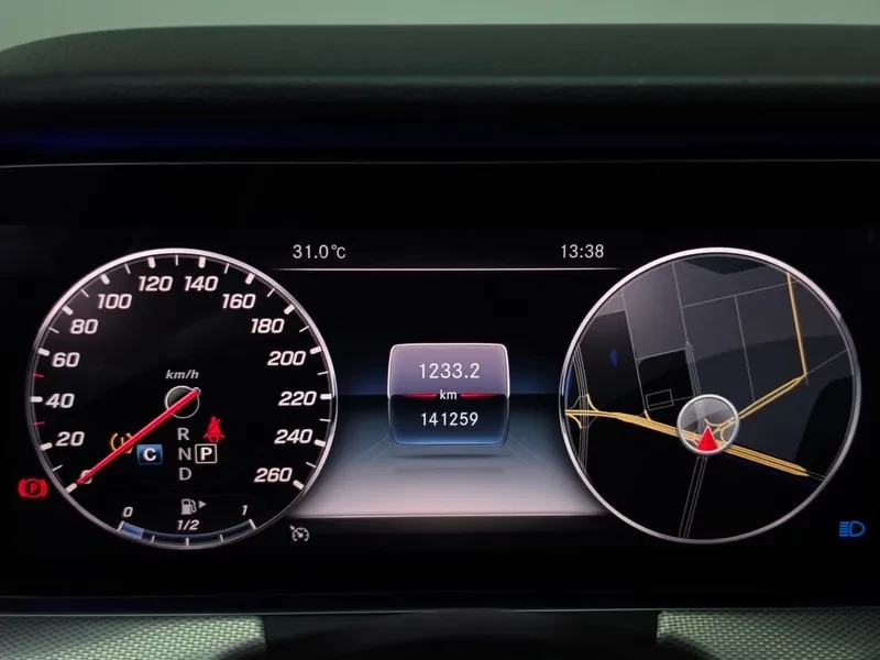 Mercedes-Benz E 300 Amg Line, снимка 8 - Автомобили и джипове - 55137219