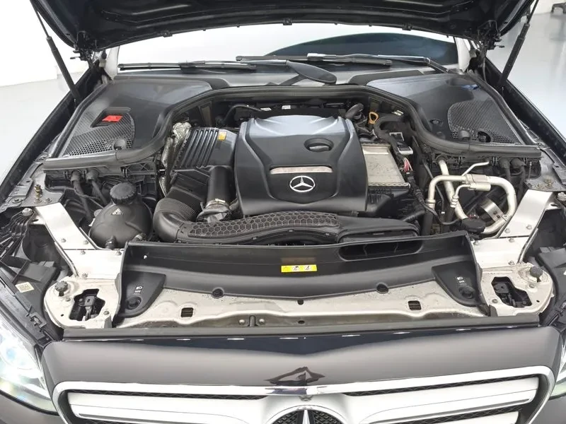 Mercedes-Benz E 300 Amg Line, снимка 6 - Автомобили и джипове - 55137219
