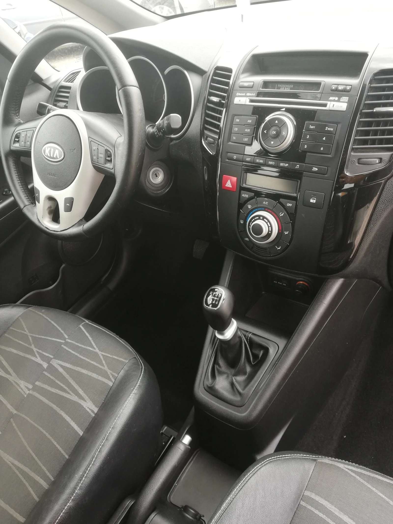 Kia Venga 1.6 16V/Swiss/Premium/6 ск. | Mobile.bg — изображение 13