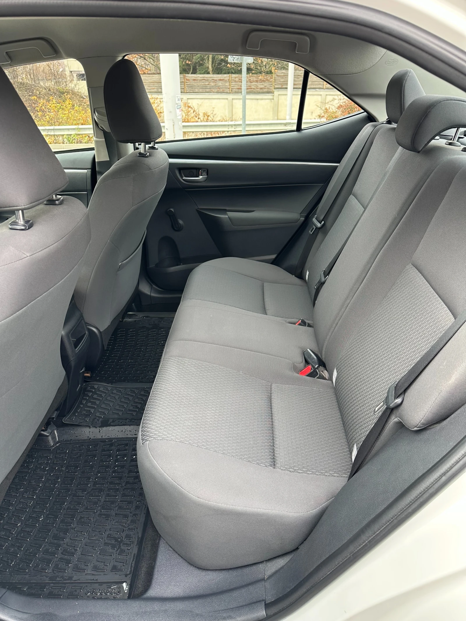 Toyota Corolla 1.6 ����� | Mobile.bg � ����������� 11