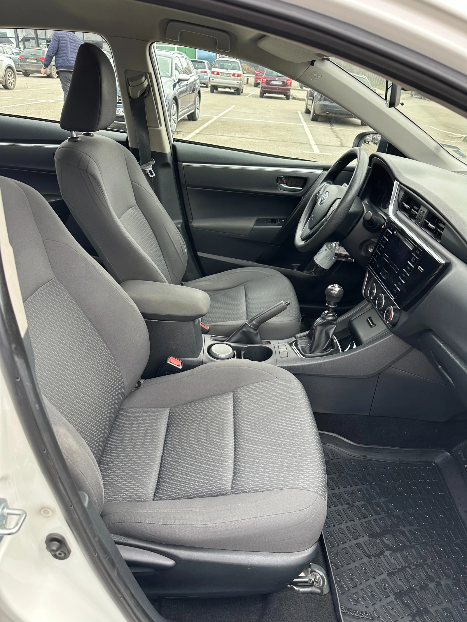 Toyota Corolla 1.6 ����� | Mobile.bg � ����������� 12