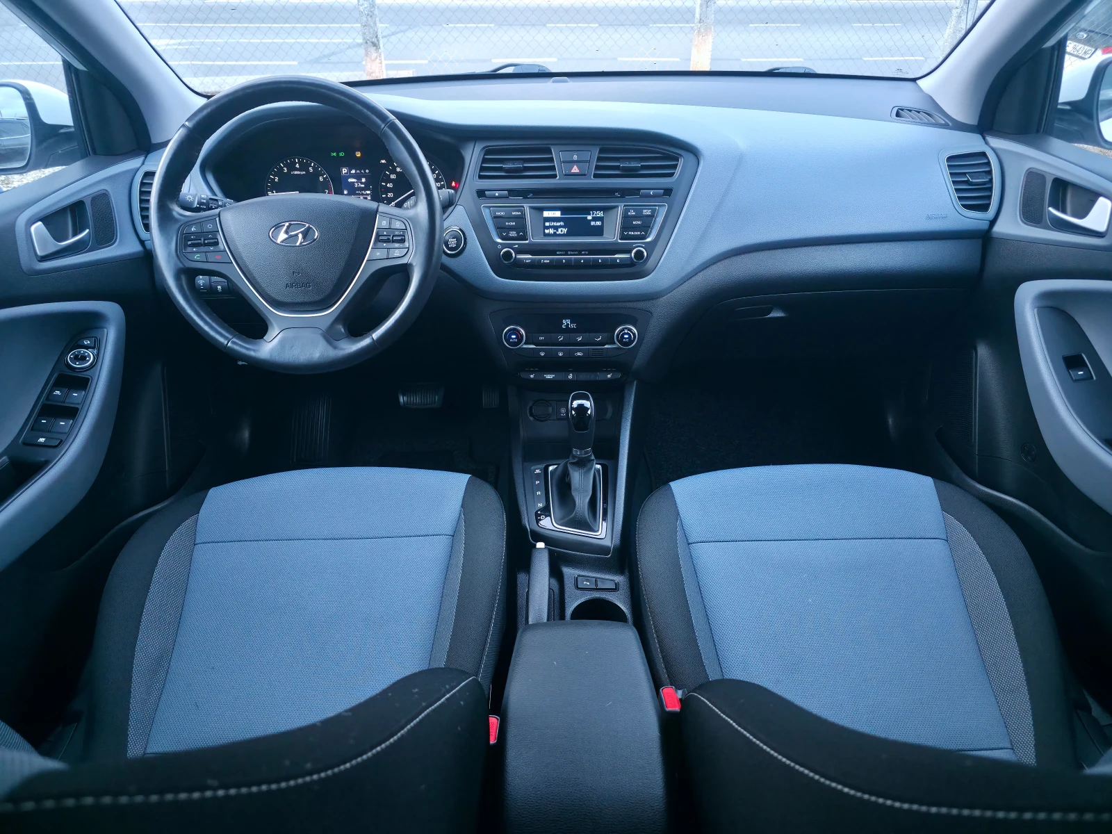 Hyundai I20 1.4i Automatik Euro6b, снимка 9 - Автомобили и джипове - 53727179