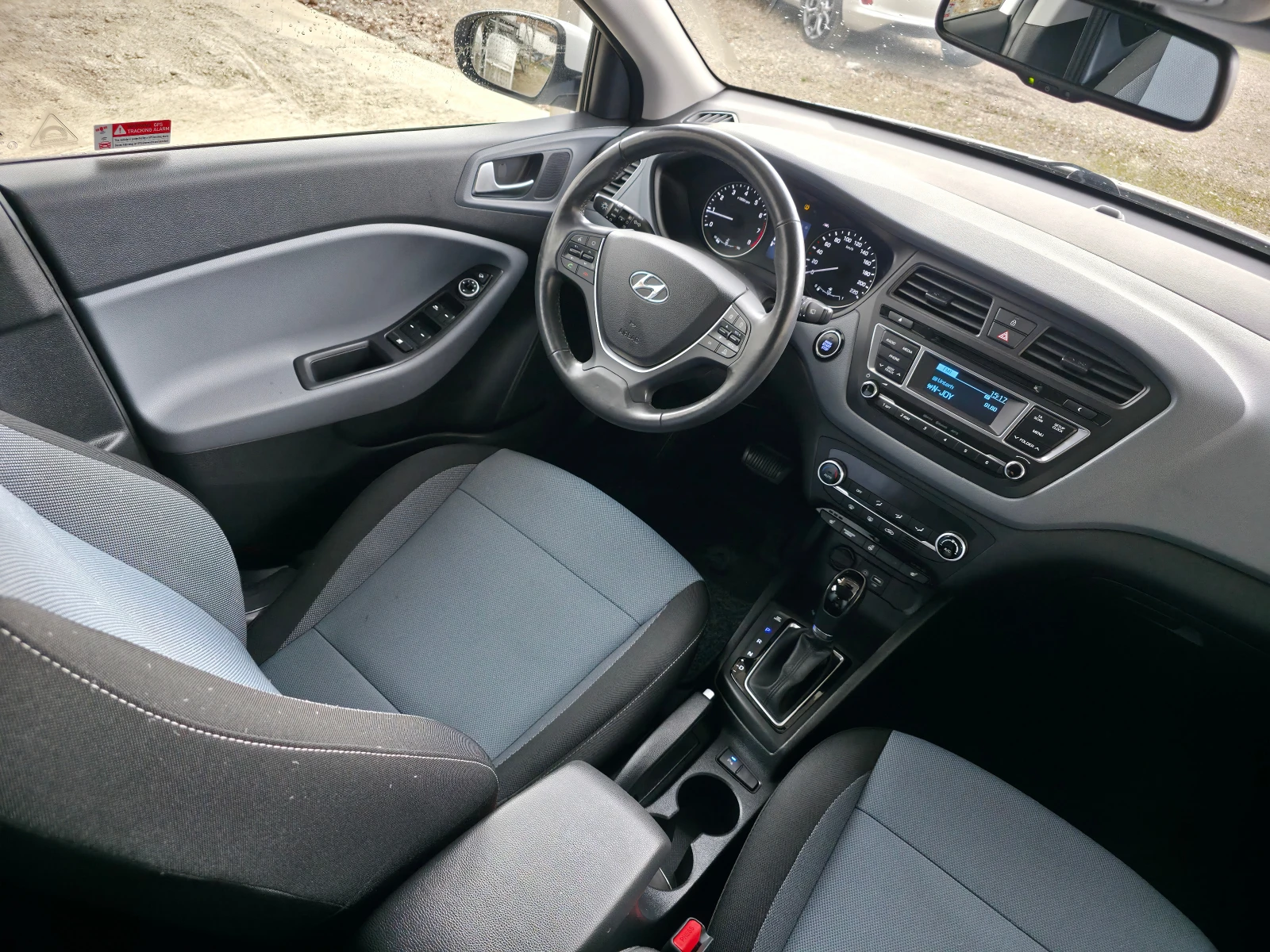 Hyundai I20 1.4i Automatik Euro6b, снимка 12 - Автомобили и джипове - 53727179