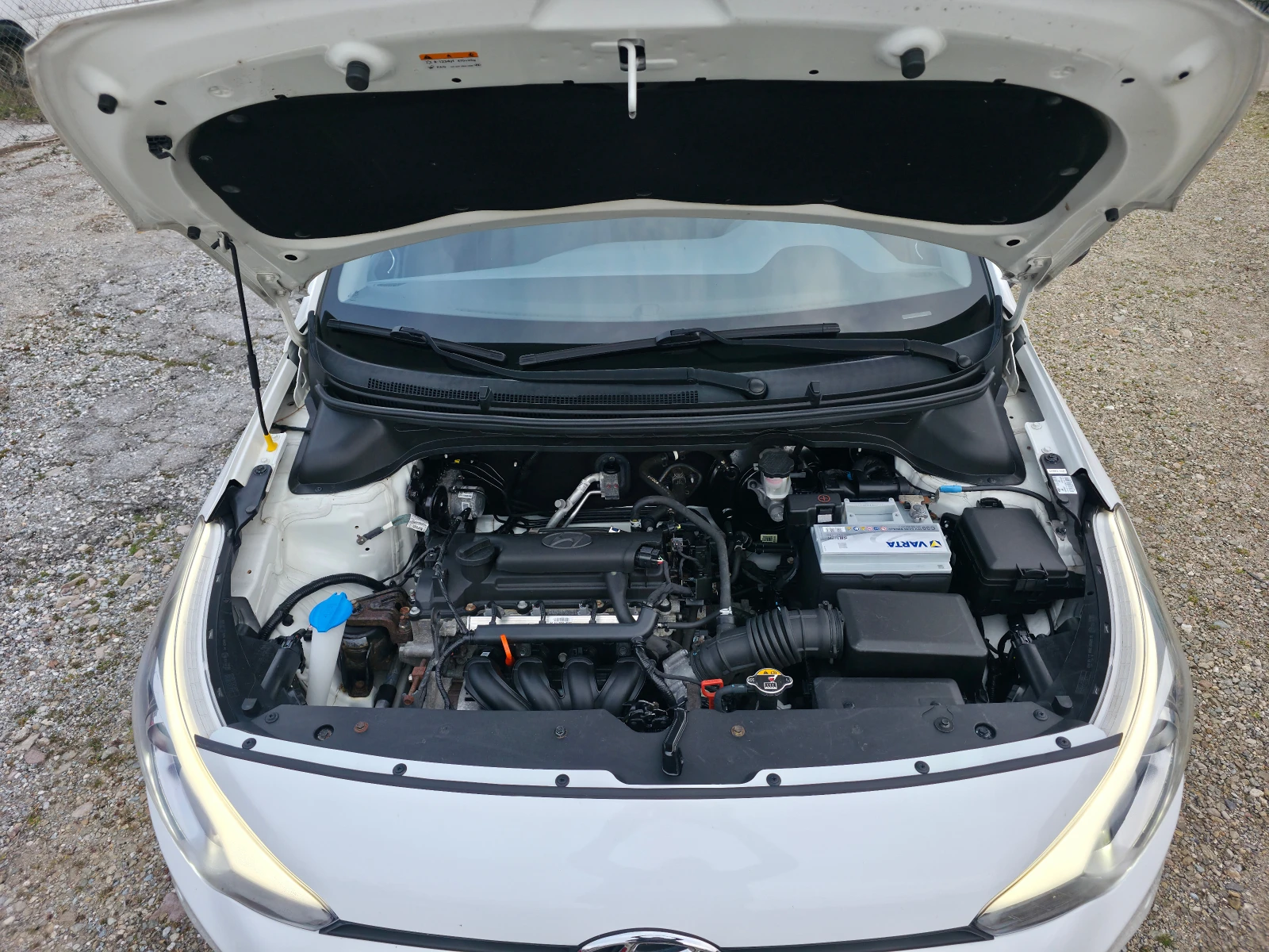 Hyundai I20 1.4i Automatik Euro6b, снимка 17 - Автомобили и джипове - 53727179