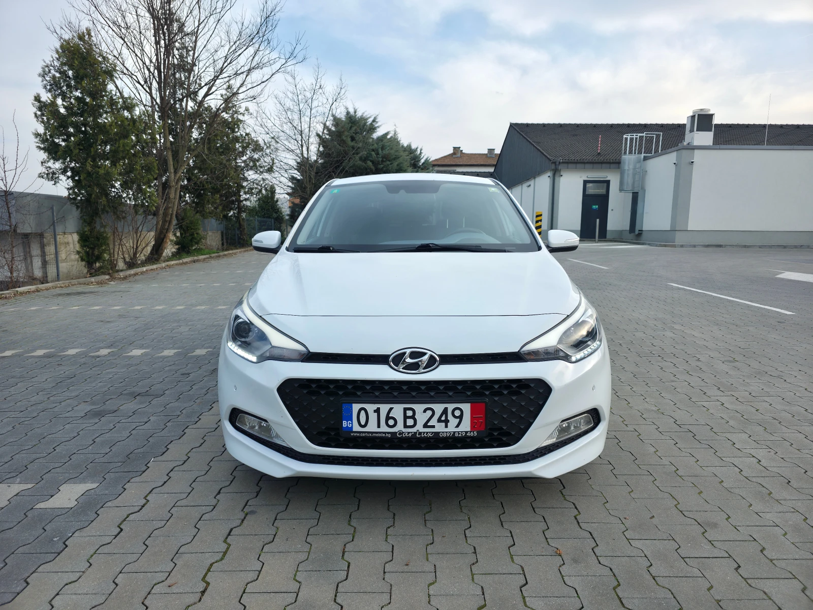Hyundai I20 1.4i Automatik Euro6b, снимка 2 - Автомобили и джипове - 53727179