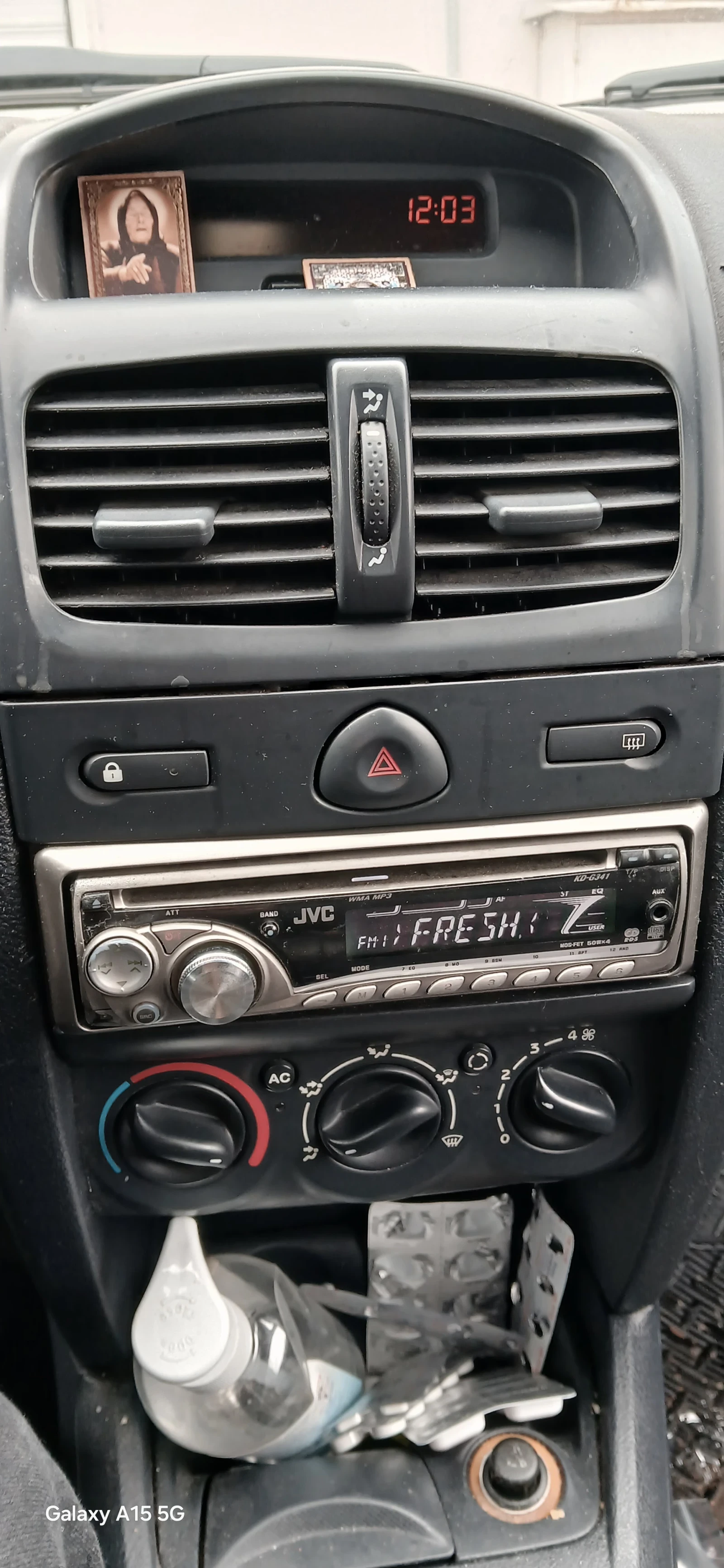 Renault Clio 1.2, снимка 7 - Автомобили и джипове - 53996126