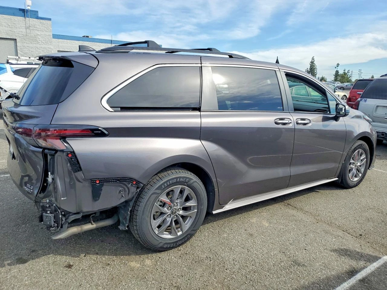 Toyota Sienna 2.5l Xle 8-Passenger, снимка 3 - Автомобили и джипове - 54093946