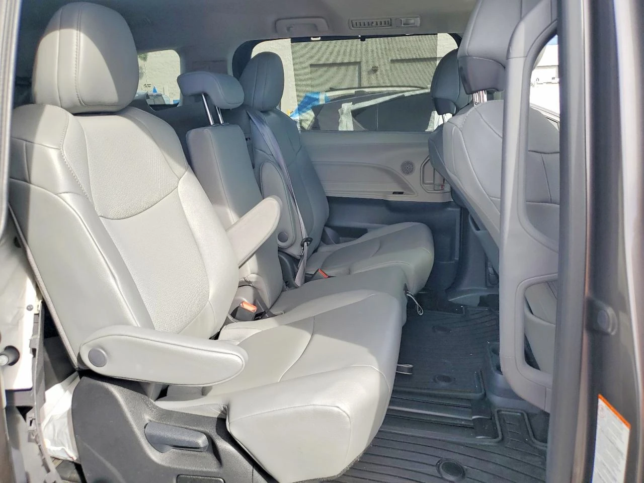 Toyota Sienna 2.5l Xle 8-Passenger, снимка 11 - Автомобили и джипове - 54093946