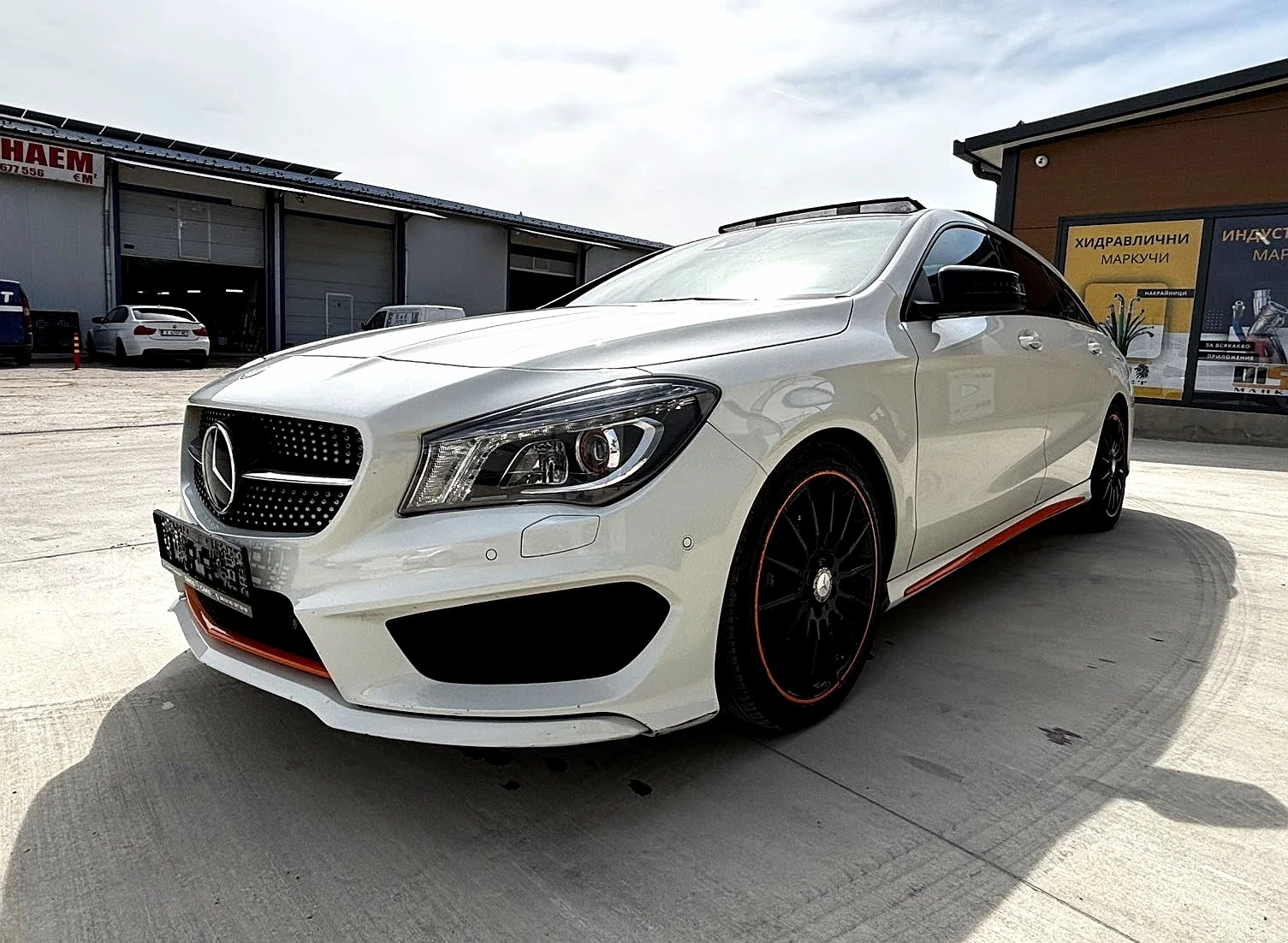 Mercedes-Benz 220 CLA 220d ORANGE ART EDITION 4 MATIC, Швейцария!, снимка 8 - Автомобили и джипове - 54223840