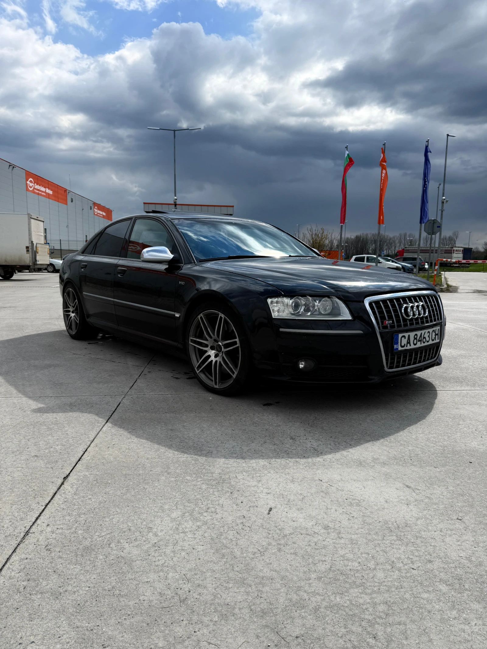 Audi S8 5.2