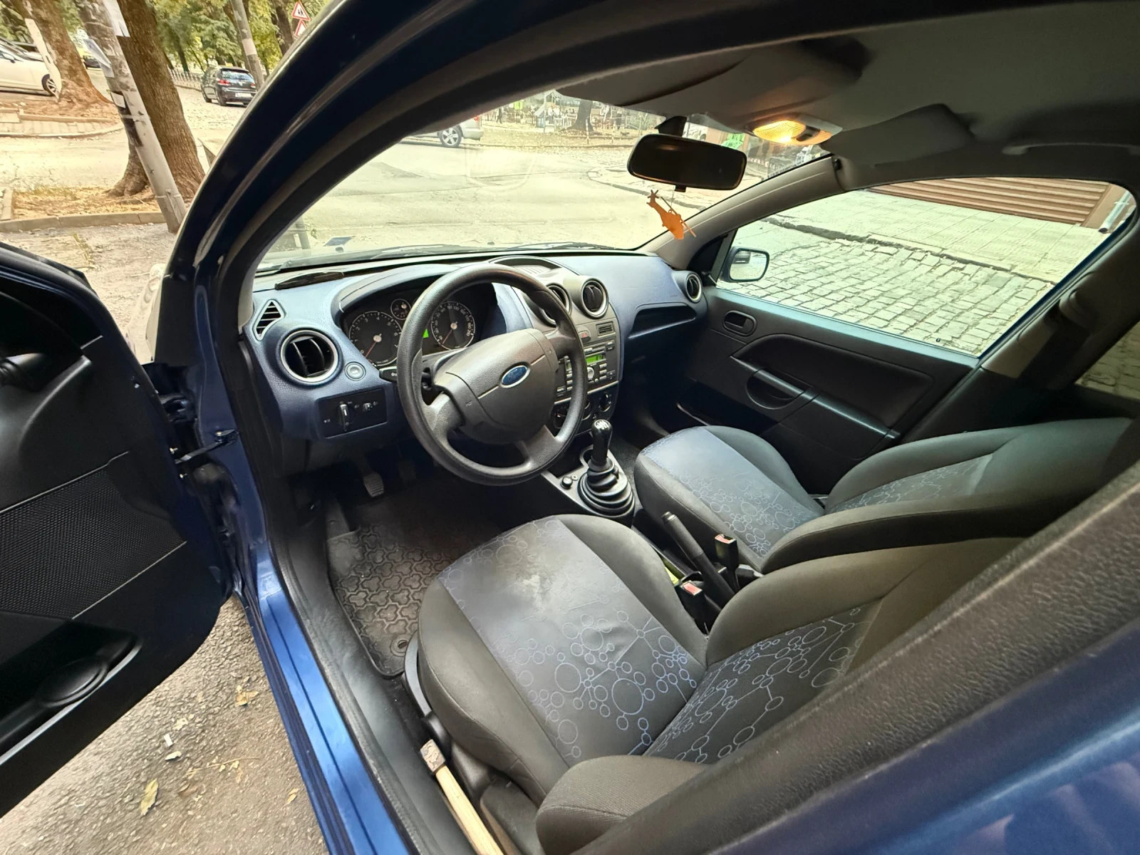Ford Fiesta 1.4, снимка 8 - Автомобили и джипове - 56442507